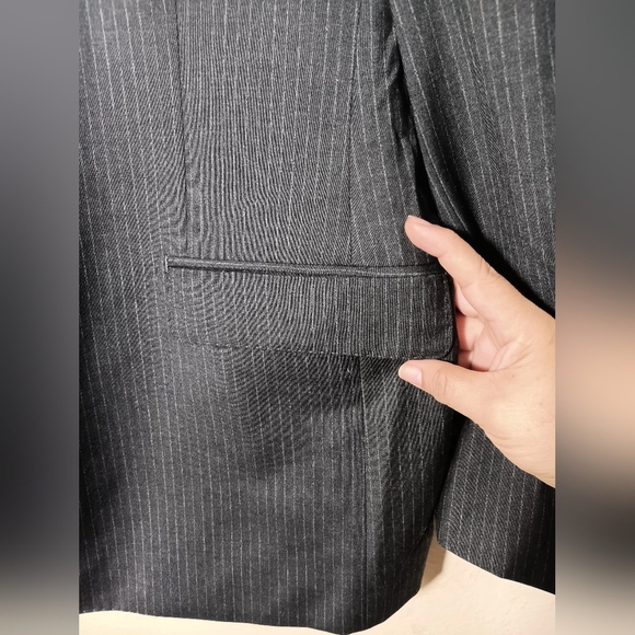 Elegant Charcoal Pinstripe Men's Blazer - Picture 3 of 16